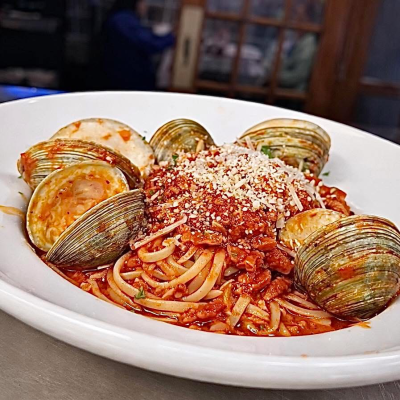 Linguini w/ red clam sauce